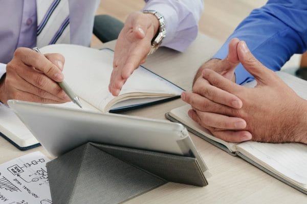 cropped-colleagues-generating-business-ideas-qakbvcohptfj2yle0zqawacp827hh64g7j35pp4yow