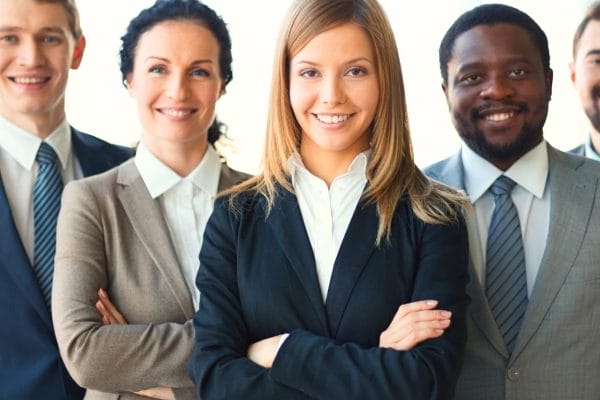 young-businesswoman-with-co-workers-qakc1zfhxqiczwylauxjhm3s3xipsag9scshlzaysg